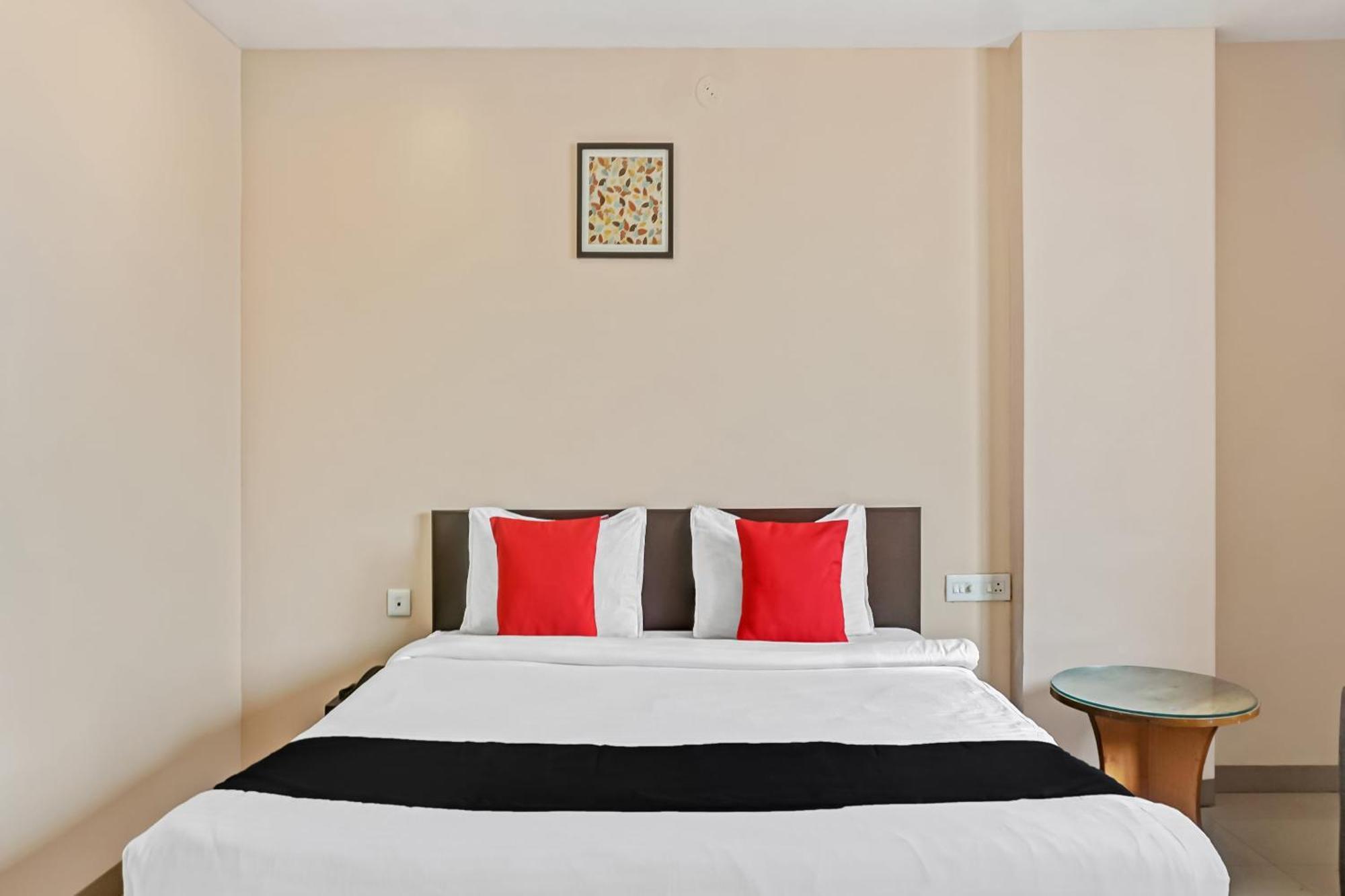 Hotel O Log Inn Plaza Near Eon It Park Pune Eksteriør billede