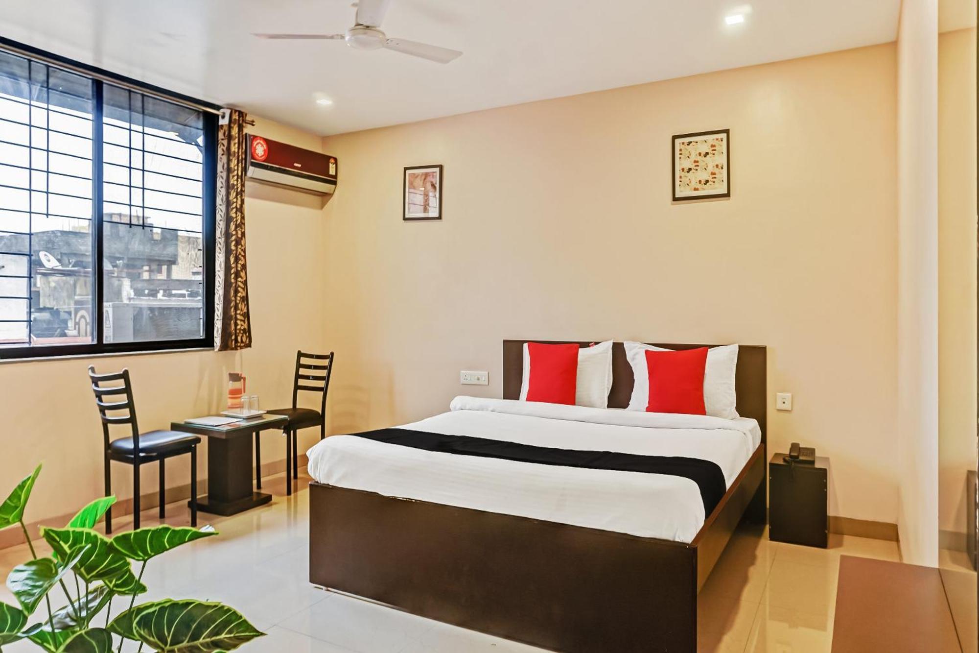 Hotel O Log Inn Plaza Near Eon It Park Pune Eksteriør billede