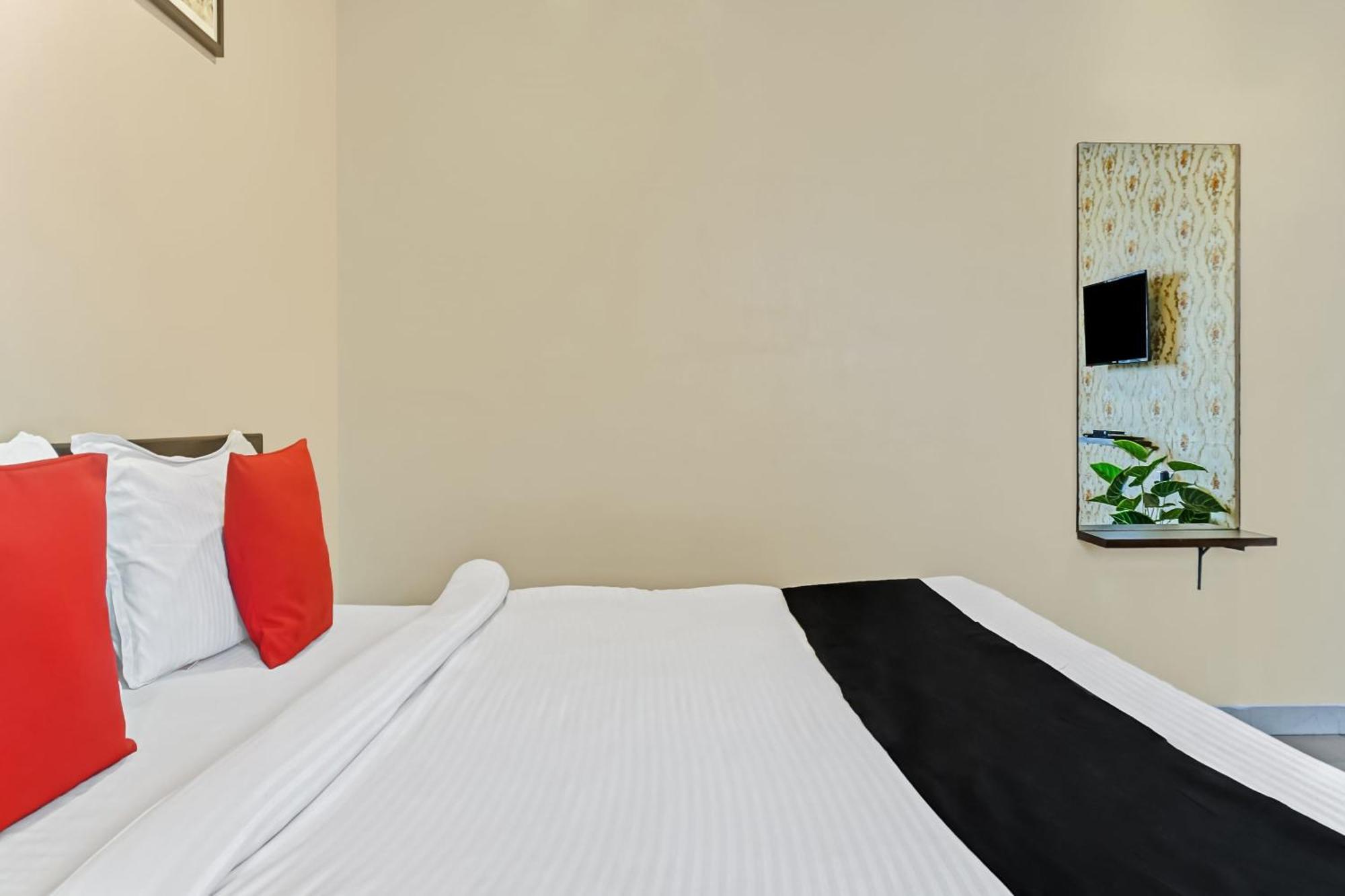 Hotel O Log Inn Plaza Near Eon It Park Pune Eksteriør billede