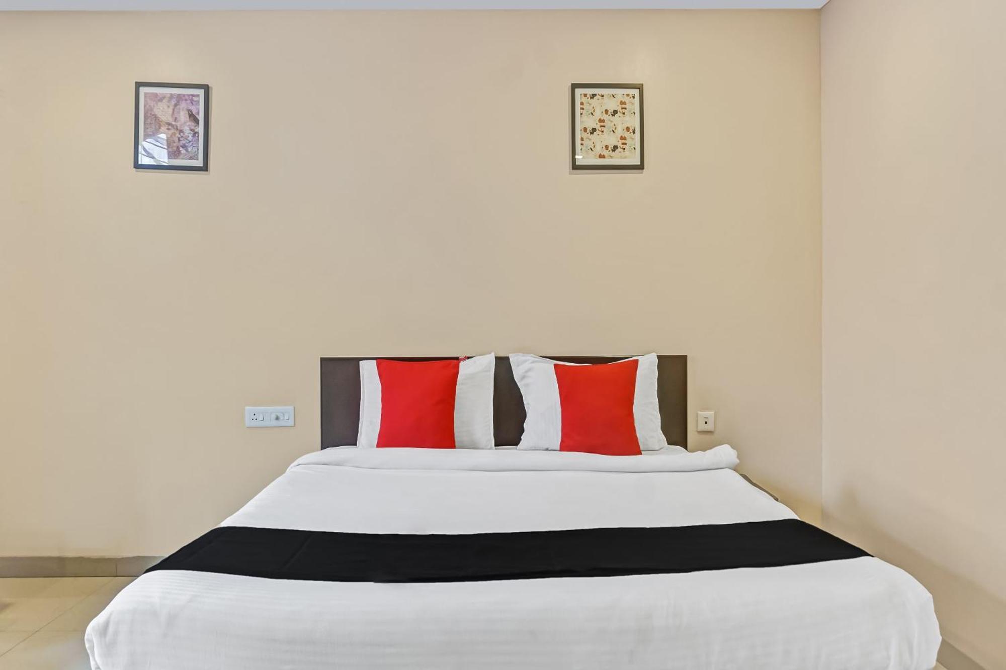 Hotel O Log Inn Plaza Near Eon It Park Pune Eksteriør billede