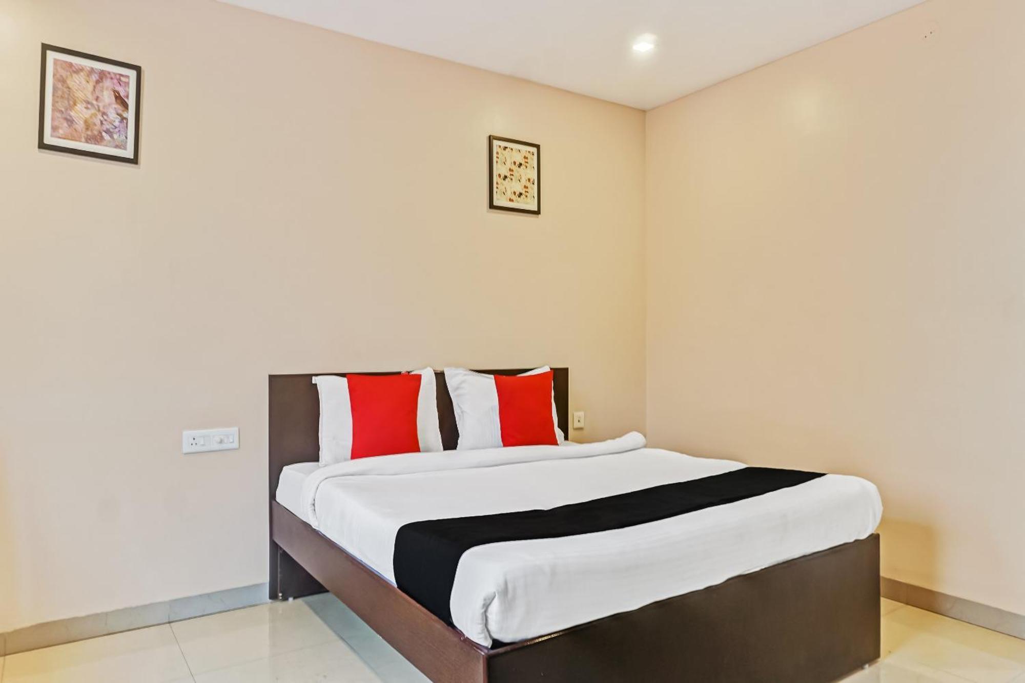 Hotel O Log Inn Plaza Near Eon It Park Pune Eksteriør billede